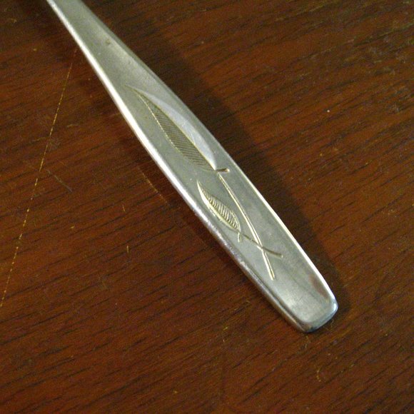 🥄 Rogers Cutlery Whispering Leaves Tablespoon - Picture 2 of 9